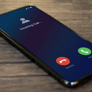 phone ringing black display on table